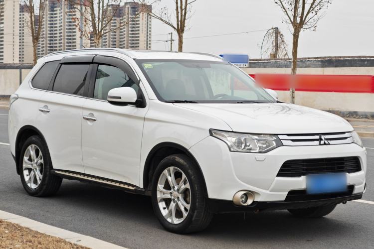 Used Mitsubishi Outlander 2014 2.4L 4x4 Deluxe Value Edition 7 Seats