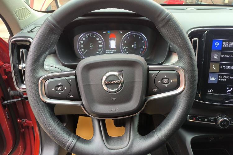 Used Volvo XC40 2019 T4 4x4 Midday Lava Red
