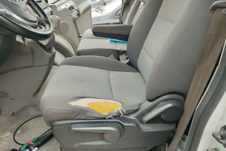 Used JAC Group Sunray 2017 2.0T Short-Wheelbase Mid-Roof Xingkuaiyun Multi-Purpose Commercial Vehicle Left Front Seat