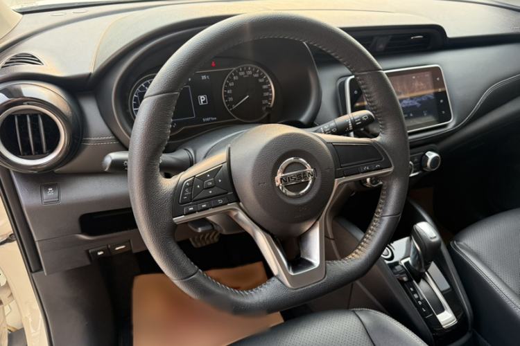 Used Nissan Kicks 2021 1.5L XV CVT Smart Connect Luxury Edition Interior 2