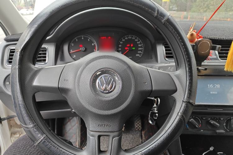 Used Volkswagen Santana 2013 1.6L Automatic Fashion Edition Center Console