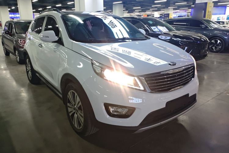 Used Kia Sportage R 2015 2.0L Automatic Two-Wheel Drive DLX Model Front Right 45 Deg