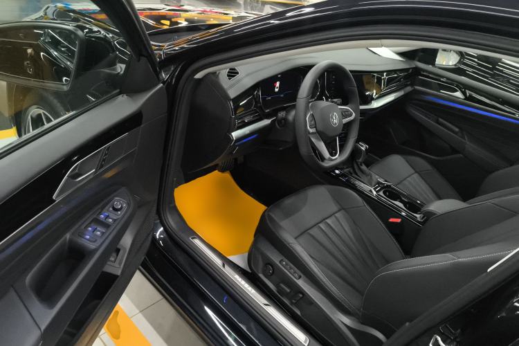 Used Volkswagen Passat 2025 Outstanding Model 380TSI Starry Dragon Glorious Edition
