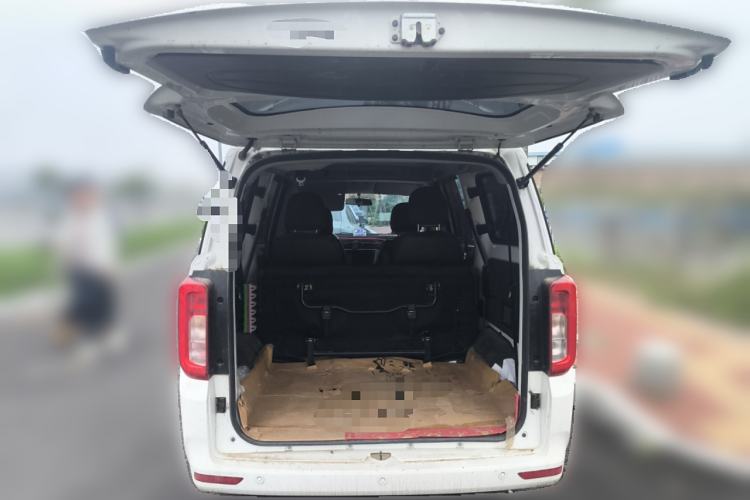 Used Dongfeng Fengon 380 2022 1.5L Comfort-Class Passenger Vehicle (Steel Spring) with 7 Seats Trunk