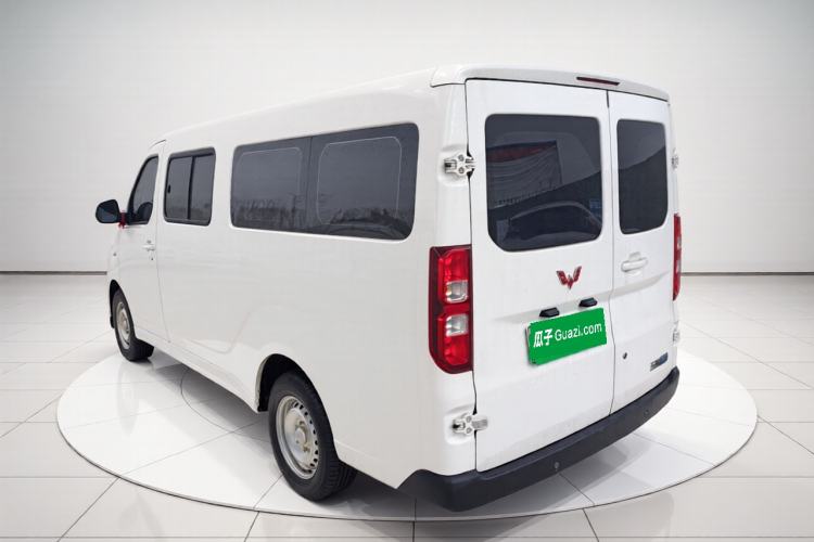 Used Wuling Yangguang 2024 300KM Comfort Version Passenger Van 75kW
