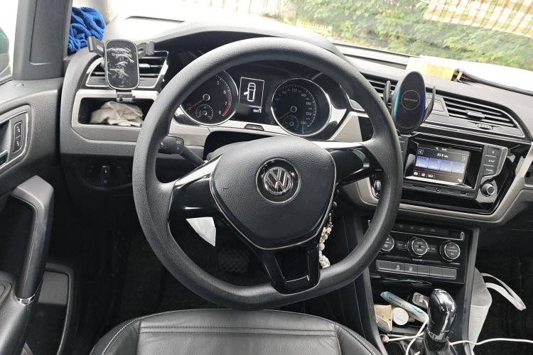 Used Volkswagen Touran 2016 Volkswagen Touran L 280TSI DSG Comfort Edition Steering Wheel