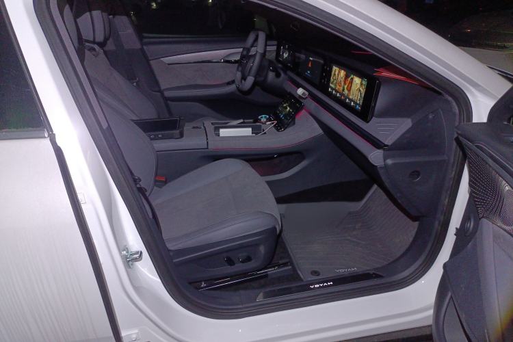 Used VOYAH PASSION 2024 PHEV Four-Wheel Drive Ultra-Long Range Flagship Model
