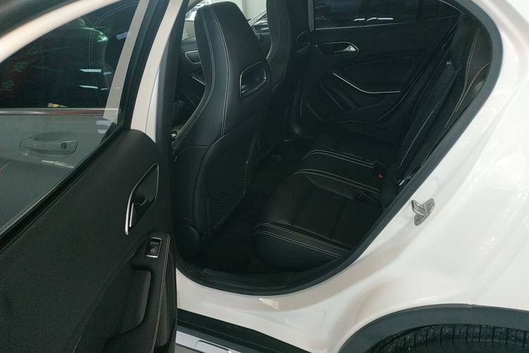 Used Mercedes-Benz GLA 2017 GLA 200 Fashion Model Left Rear Seat