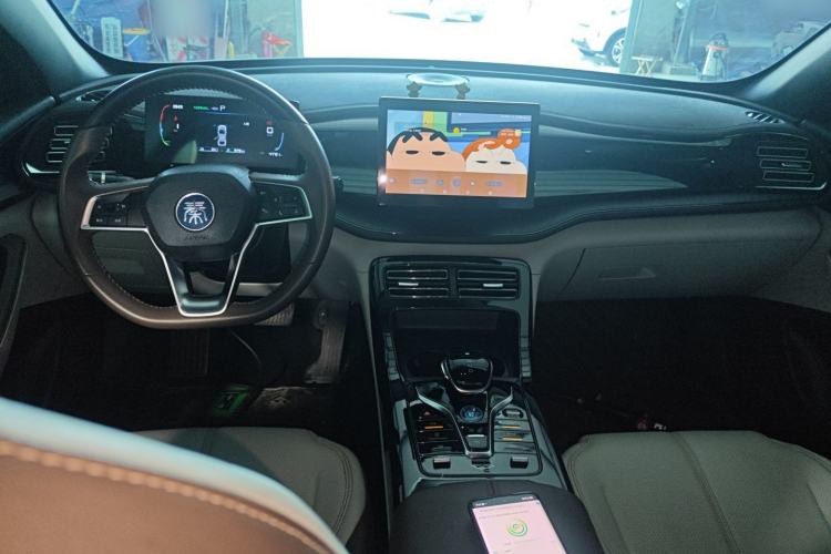 Used BYD Qin PLUS 2023 Champion Edition DM-i 55KM Leading Model Center Console