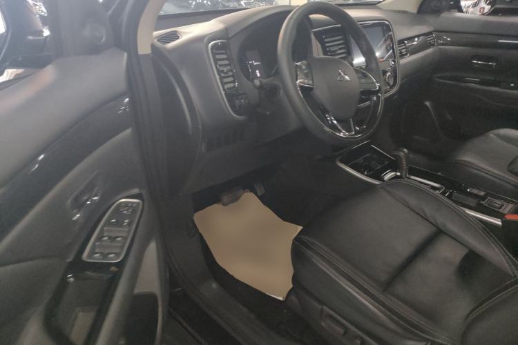 Used Mitsubishi Outlander 2020 2.0L Two-Wheel Drive Comfort Edition 5 Seats
