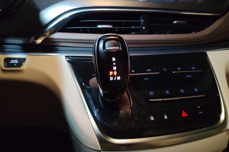 Used Buick GL8 2023 Land Executive Class Comfort Model
