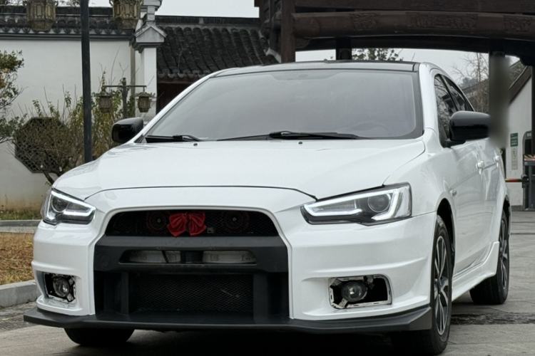 Used Mitsubishi Lancer EX 2016 1.8L CVT Black-and-White Retro Edition
