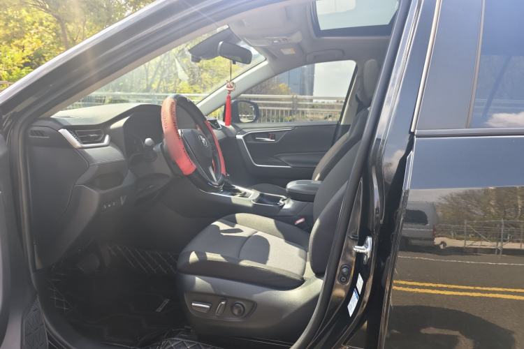 Used Toyota RAV4 2022 2.0L CVT 4x4 Fashion Edition
