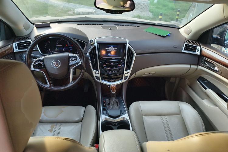 Used Cadillac SRX 2015 3.0L Elite Model Center Console