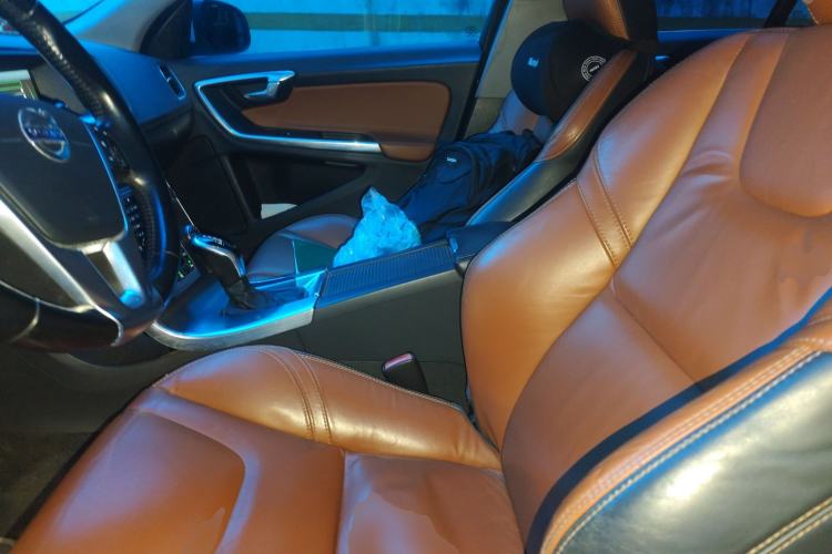 Used Volvo V60 2014 Restyled T5 Zhiya Edition
