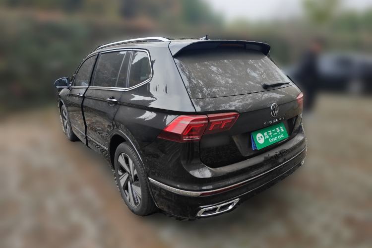 Used Volkswagen Tiguan L 2023 Facelifted 380TSI Automatic All-Wheel Drive R-Line Plus Version 7-Seater
