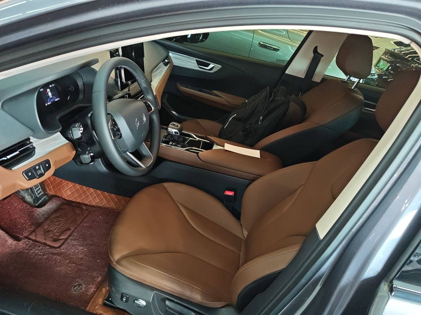 Переднее сиденье в автомобиле