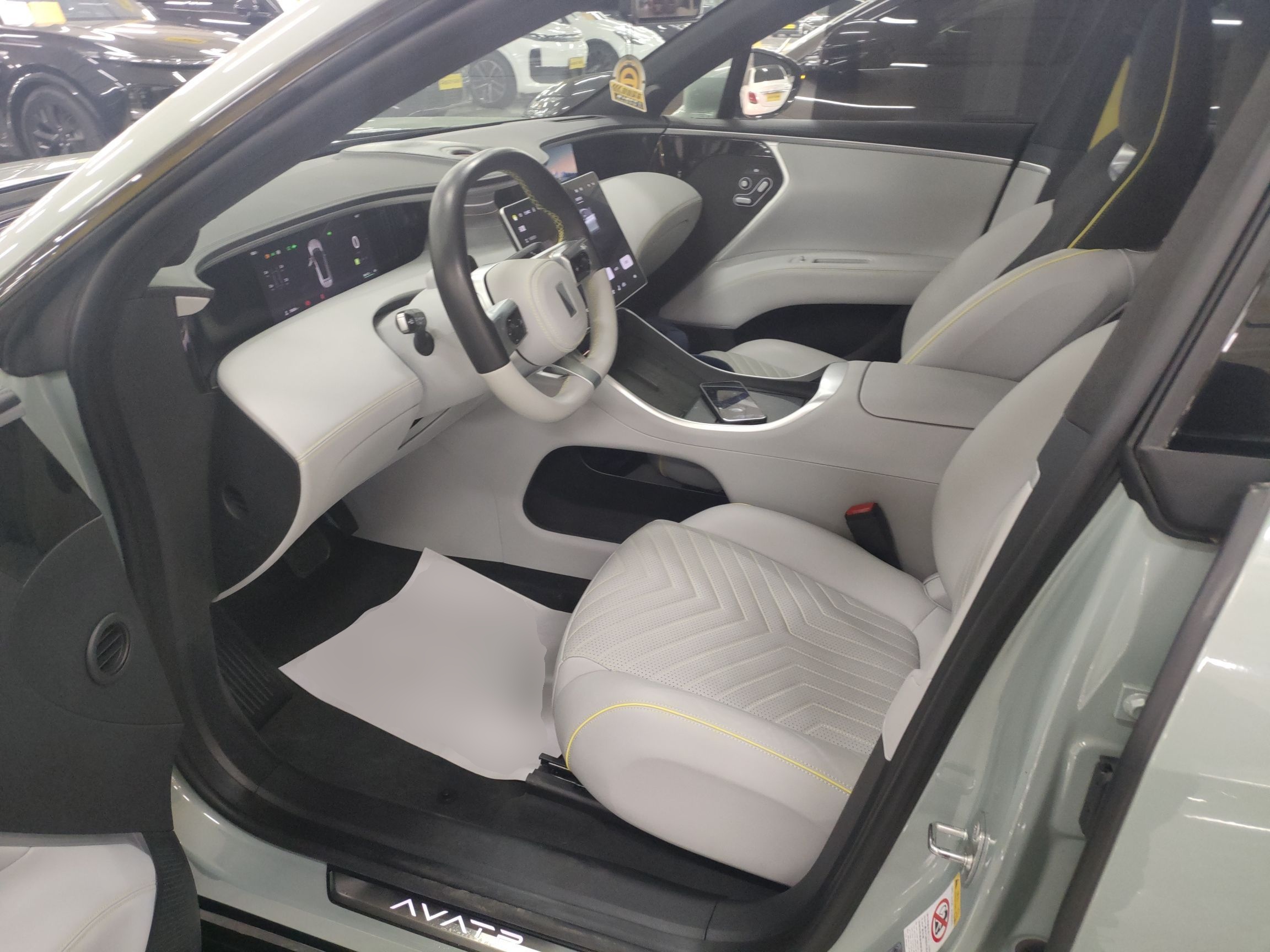 Переднее сиденье в автомобиле