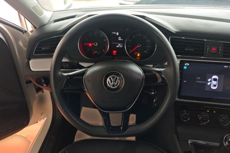 Used Volkswagen Lamando 2018 230TSI Manual Trend Edition Steering Wheel