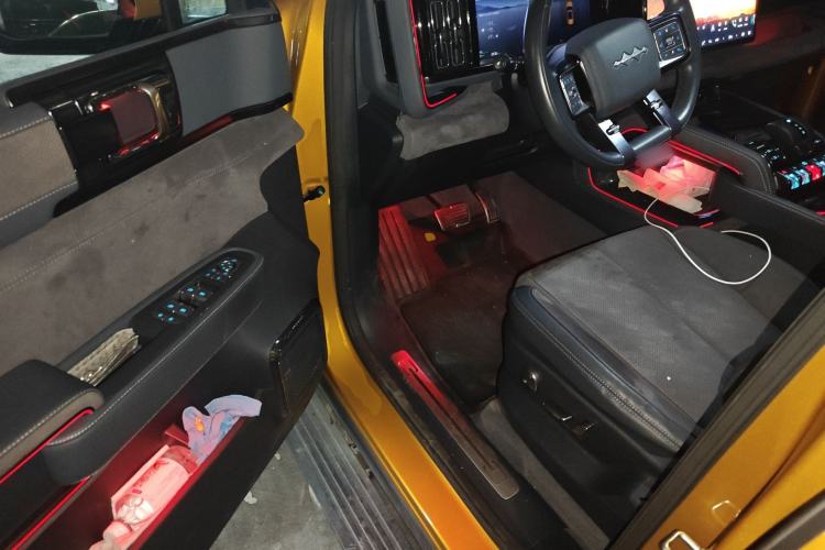 Used Formula Leopard 5 2023 Cloud Ride Flagship Edition
