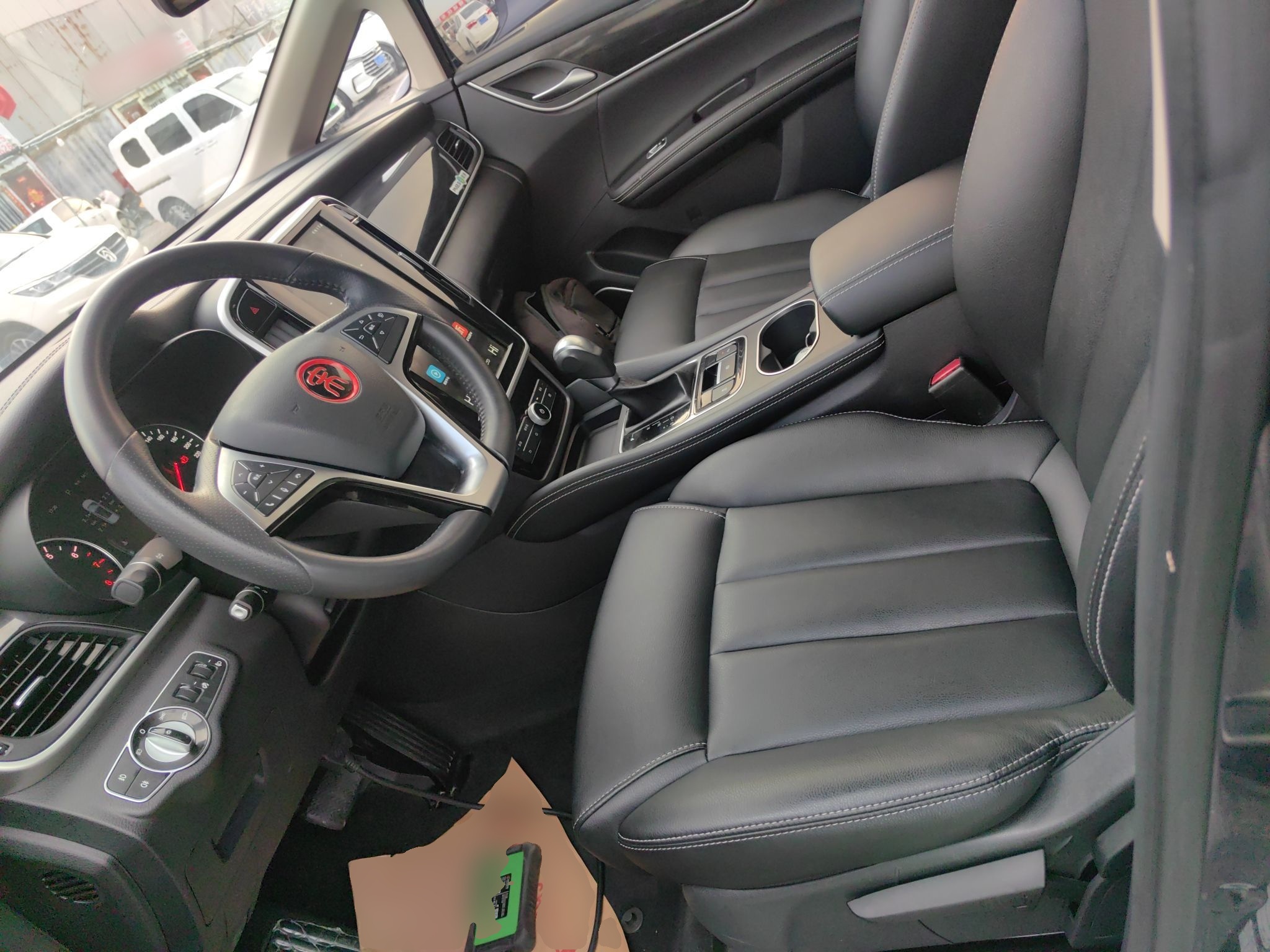 Переднее сиденье в автомобиле