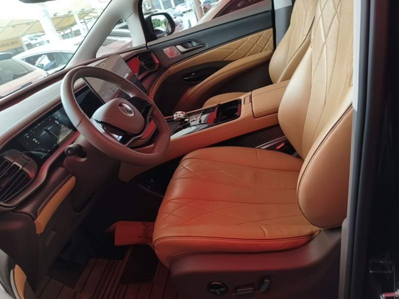 Used Denza D9 2022 DM-i 970 Four-Wheel Drive Prestige Model — 14