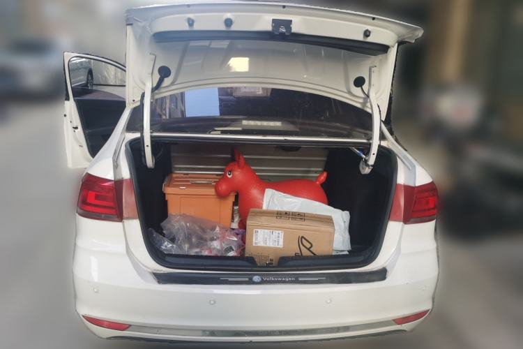 Used Volkswagen Santana 2018 1.5L Automatic Fashion Edition Trunk