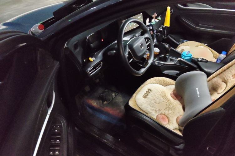 Used CHANGAN Eado 2022 PLUS 1.6L GDI Manual Luxury Model Driver Seat