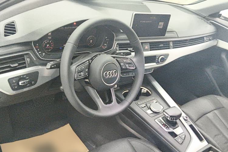 Used Audi A4L 2019 40 TFSI Fashion Edition China VI Emission Standard Center Console