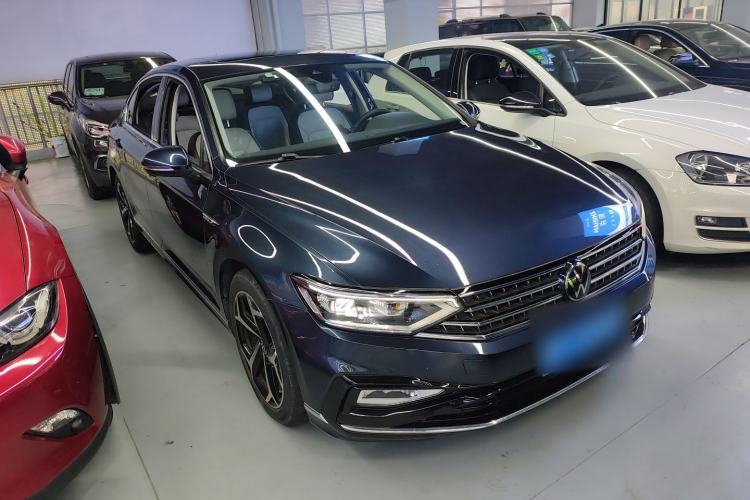 Used Volkswagen Magotan 2023 2 Million Units Commemorative Edition 330TSI DSG Luxury Version Front Right 45 Deg