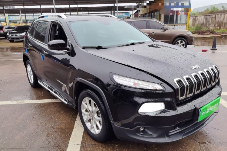 Used Jeep Cherokee 2016 2.0L Superior Edition Front Right 45 Deg