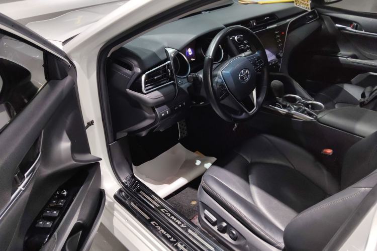 Used Toyota Camry 2018 2.5G Luxury Edition
