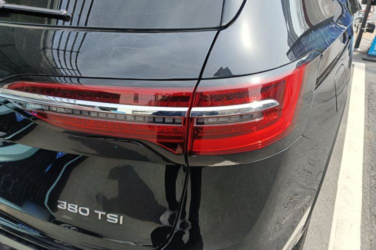 Used Volkswagen Viloran 2024 380TSI Premium Edition Right Rear Taillight