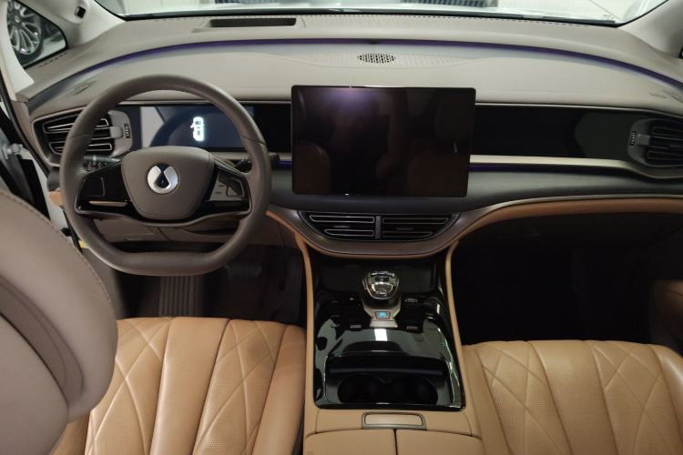 Used Denza D9 2022 DM-i 970 Four-Wheel Drive Flagship Model
