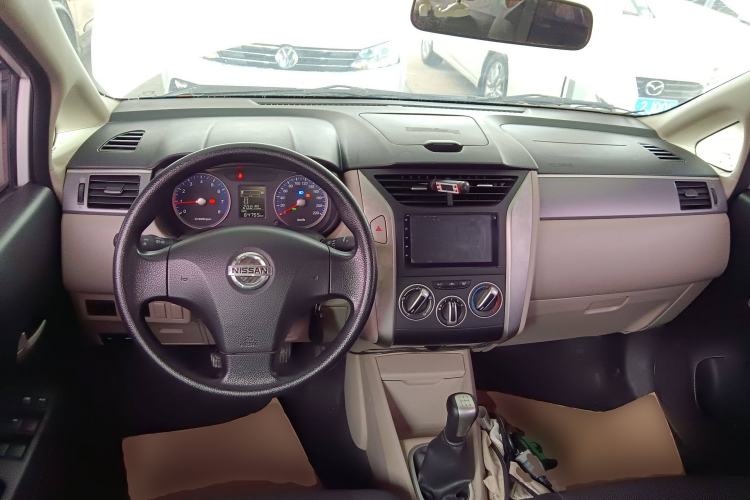 Used Venucia R50 2015 1.6L Manual Fashion Edition
