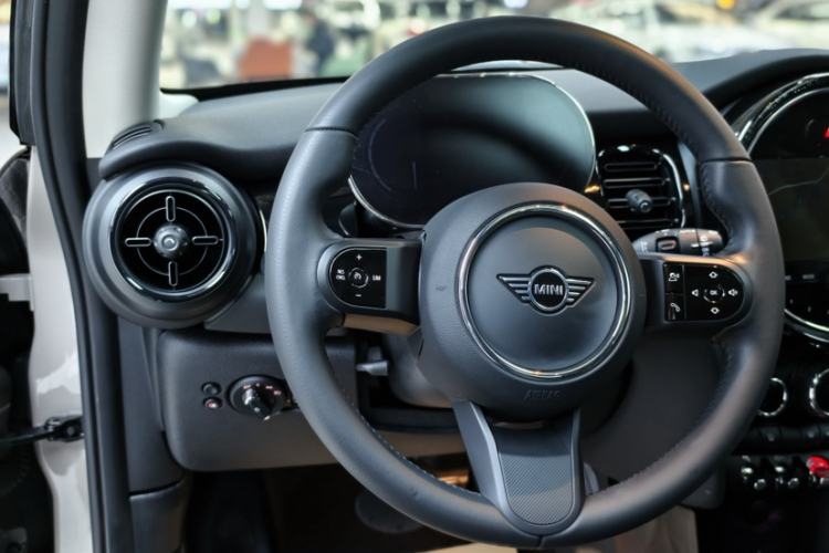 Used MINI MINI 2023 1.5T COOPER Artist