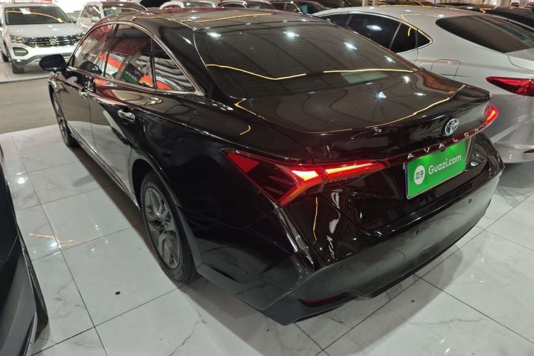 Used Toyota Avalon 2019 Dual-Engine 2.5L Luxury Edition China VI Standard