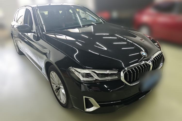 Used BMW 5 Series 2022 Second Facelift 525Li Luxury Package Front Right 45 Deg