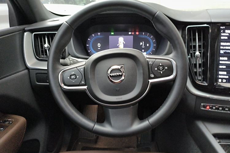 Used Volvo XC60 2024 B5 4x4 Smart Luxury Edition Steering Wheel