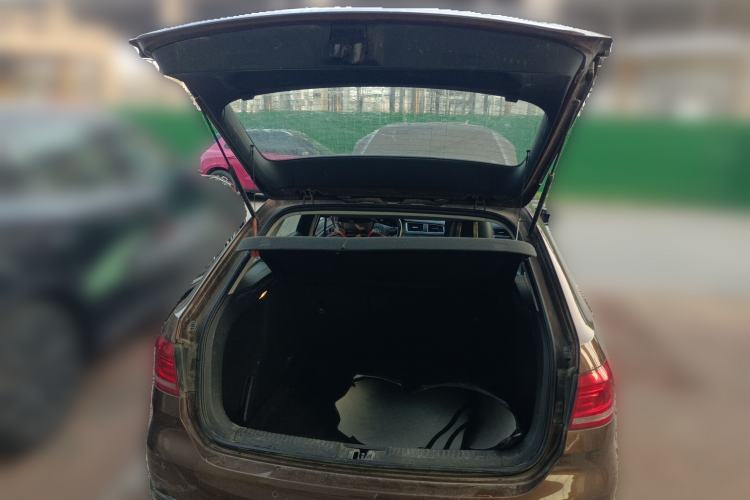 Used Volkswagen Cross Lavida 2014 1.6L Automatic Trunk