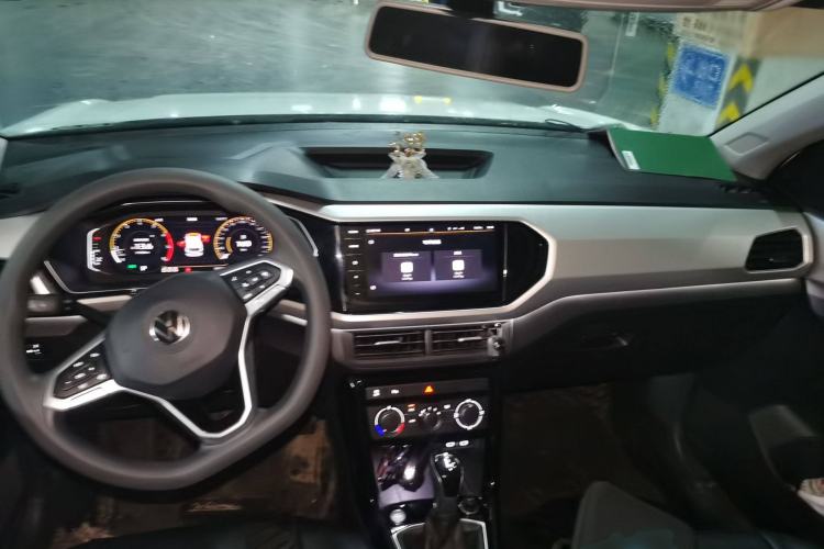 Used Volkswagen Tacqua 2021 1.5L Automatic 30th Anniversary Edition Center Console