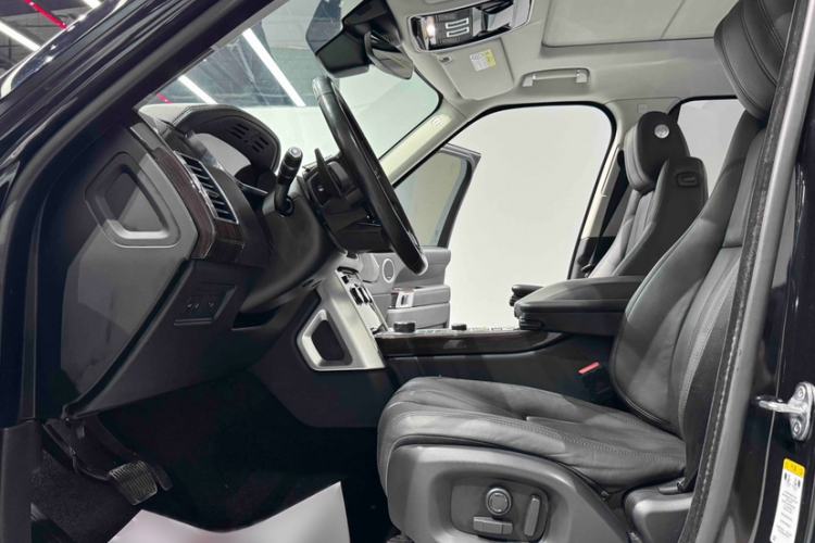 Used Land Rover Range 2017 3.0 SC V6 Vogue Extended Version Interior 2