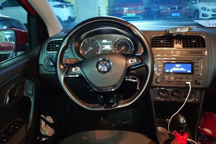 Used Volkswagen Polo 2016 1.6L Automatic Comfort Model Steering Wheel