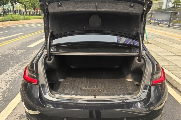 Used BMW i3 2022 eDrive 35 L Trunk