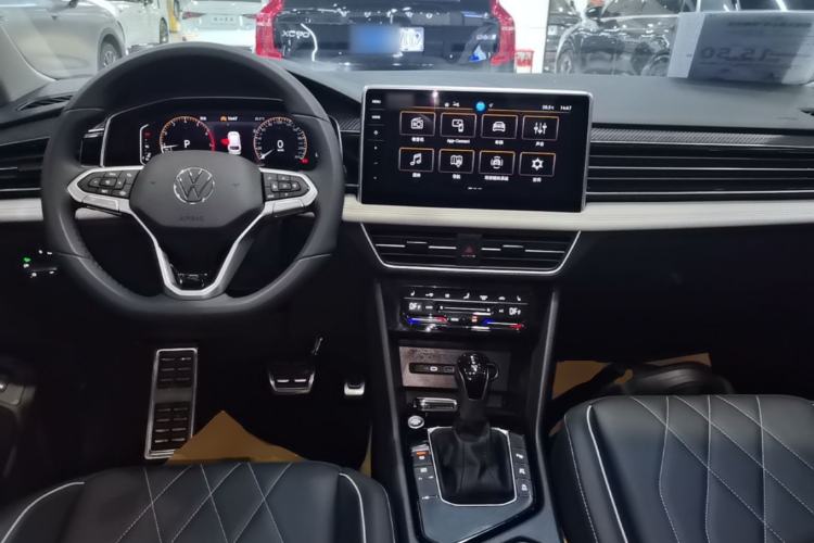 Used Volkswagen Tiguan L 2024 Outstanding Model 330TSI Automatic Two-Wheel Drive R-Line Dragon Glory Edition