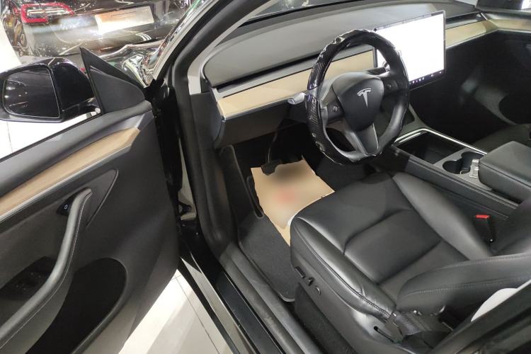 Used Tesla Model Y 2021 Long-Range All-Wheel-Drive Version
