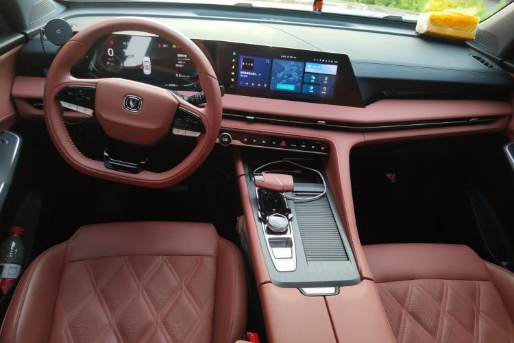 Used CHANGAN CS75 PLUS 2023 3rd Generation 1.5T Automatic Prestige Model Center Console