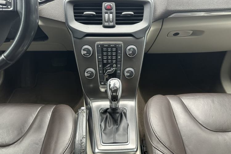 Used Volvo V40 2014 2.0T Zhiya Edition
