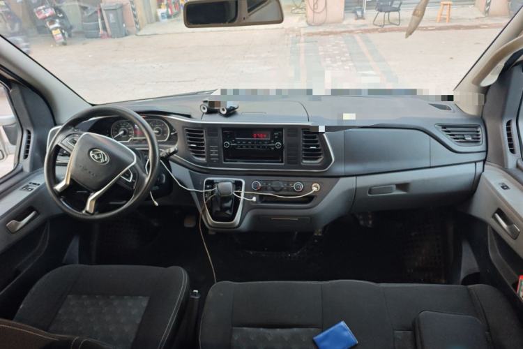 Used SAIC MAXUS Xintu V80 2023 2.0T AMT Classic Aoyuntong Long Wheelbase Mid-Height 6/7/8/9-Seater