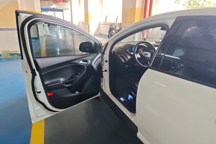 Used Ford Focus 2018 Sedan Classic 1.6L Manual Fashion Edition SmartDrive Version